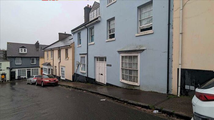 1 Bedroom Flat To Rent In Farnborough House, Warren Hill, Torquay, TQ2