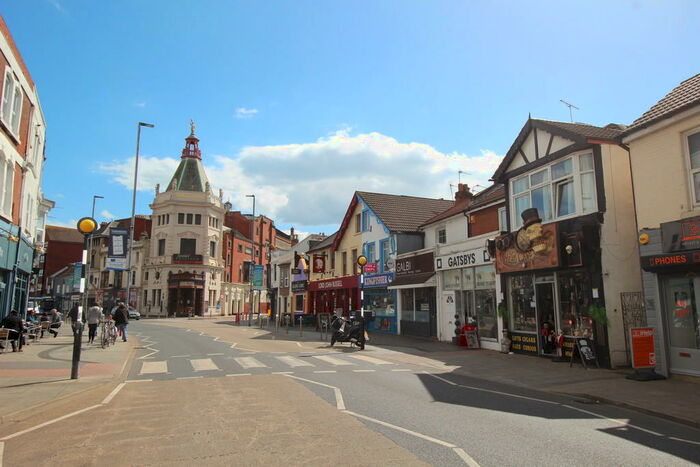 4 Bedroom Apartment To Rent In Albert Road, Southsea, PO5