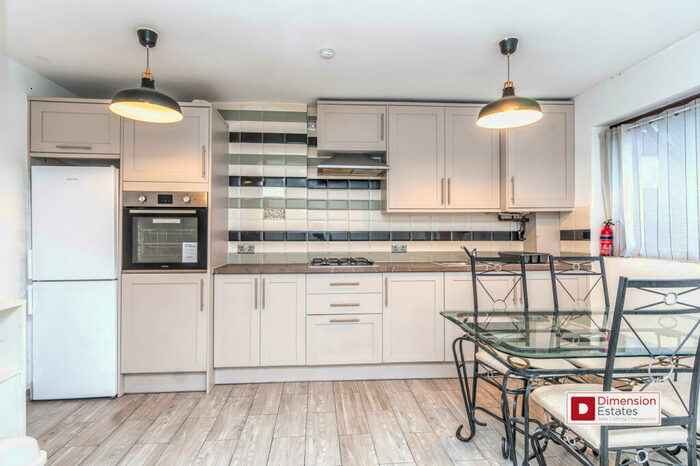 3 Bedroom Town House To Rent In Southwold Road, Upper Clapton, Hackney, E5