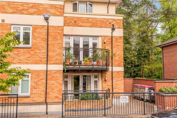 2 Bedroom Flat To Rent In Fraser Gardens, Winchester, Hampshire SO22