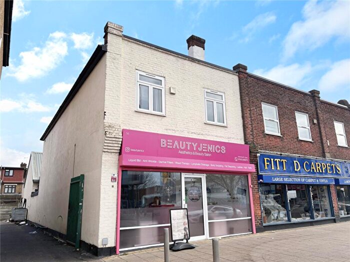 2 Bedroom Flat To Rent In Whalebone Lane South, Dagenham, Essex, RM8