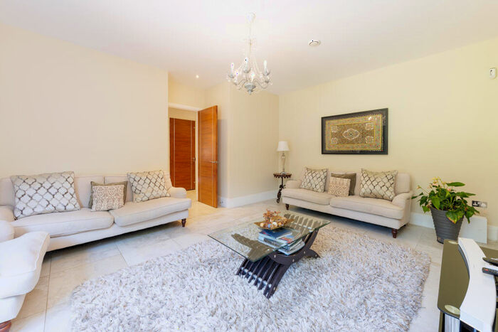 7 Bedroom Detached House To Rent In Priest Hill Close, Epsom, KT17