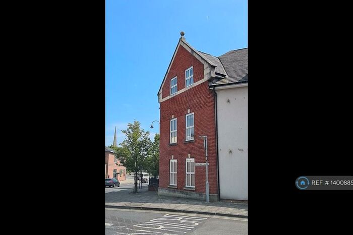 2 Bedroom Flat To Rent In Conigre Square, Trowbridge, BA14
