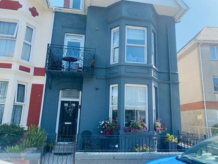 1 Bedroom Flat To Rent In Esplanade Avenue, Porthcawl, CF36