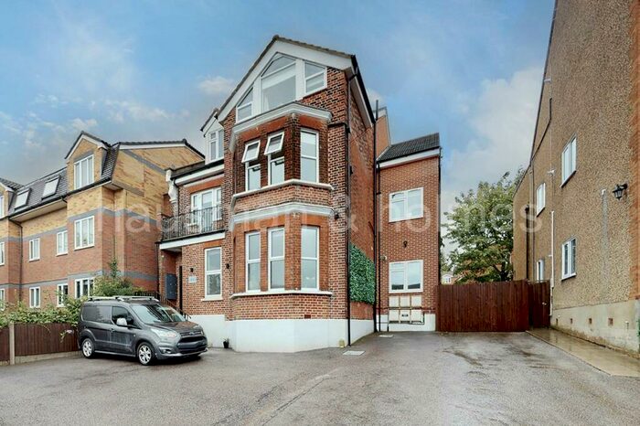 Flat For Sale In Park Road, EN4