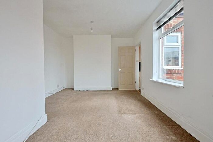 2 Bedroom Flat To Rent In Caris Street, Deckham, Gateshead, NE8