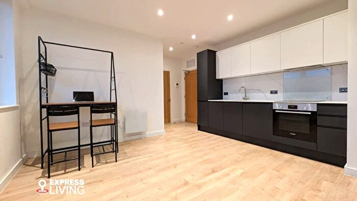 1 Bedroom Flat To Rent In Station Road, Redhill, RH1