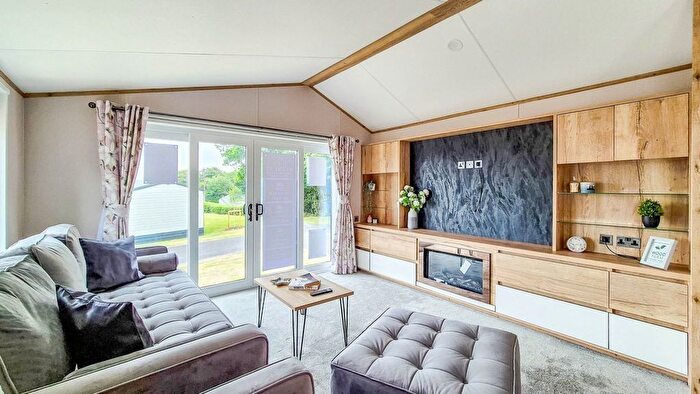 2 Bedroom Mobile/park Home For Sale In Axminster Road, Charmouth, DT6