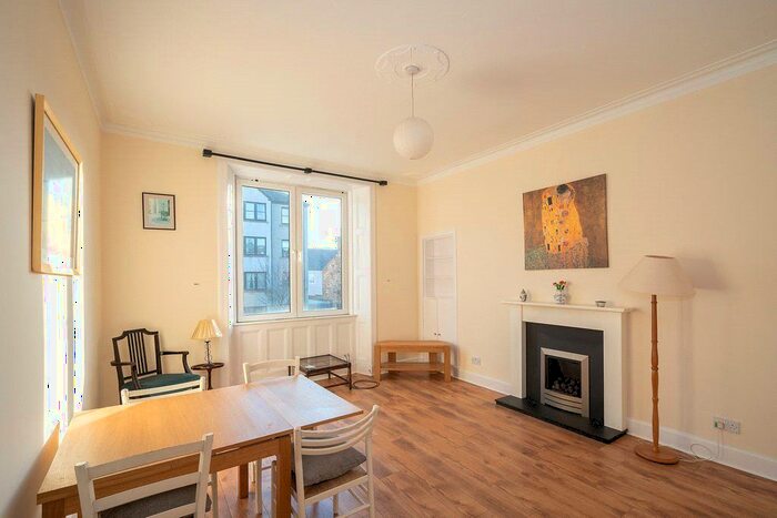 2 Bedroom Flat To Rent In Saughton Avenue, Edinburgh, EH11