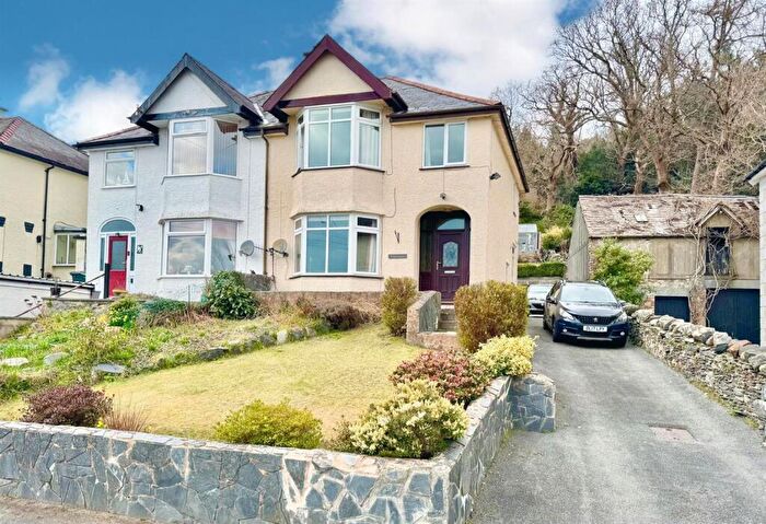 3 Bedroom Semi-Detached House For Sale In Top Road, Trefriw, LL27