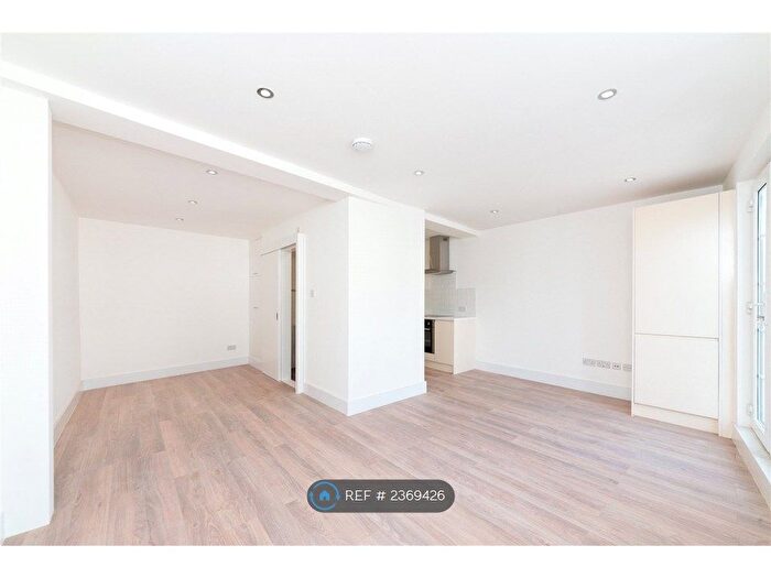 1 Bedroom Flat To Rent In New Cross Road, London, SE14
