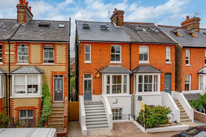 4 Bedroom End Of Terrace House For Sale In Cornfield Road, Reigate, RH2
