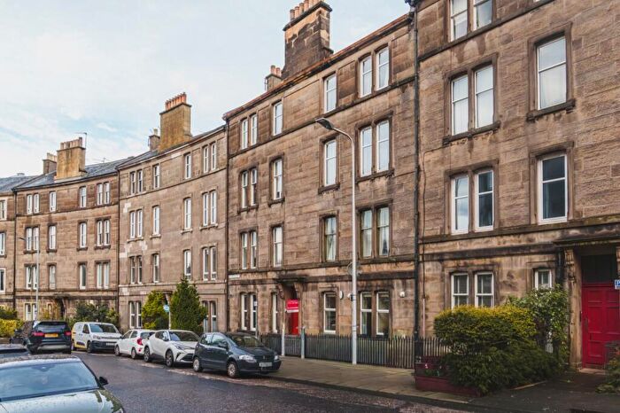 3 Bedroom Flat To Rent In Murieston Crescent, Edinburgh, EH11