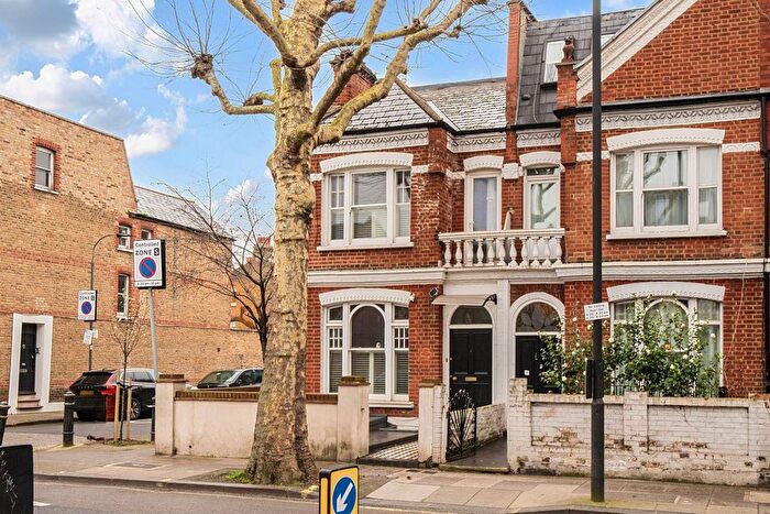2 Bedroom Terraced House To Rent In Wandsworth Bridge Road, Fulham, London, SW6