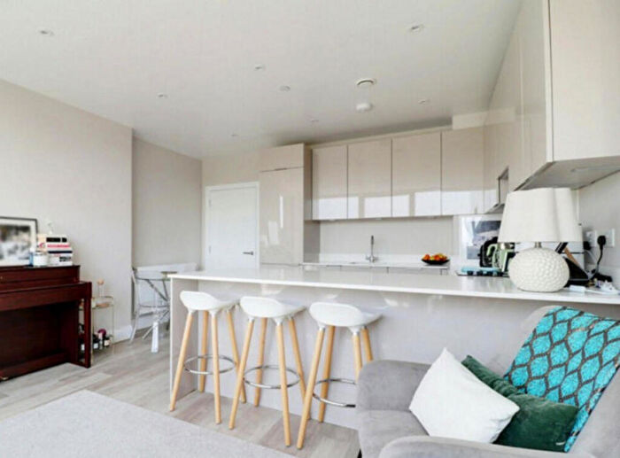 1 Bedroom Block Of Apartments For Sale In Station Road, London, N11