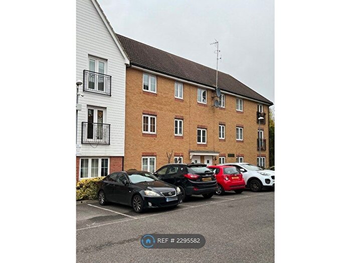 2 Bedroom Flat To Rent In Bromley Close, Harlow, CM20