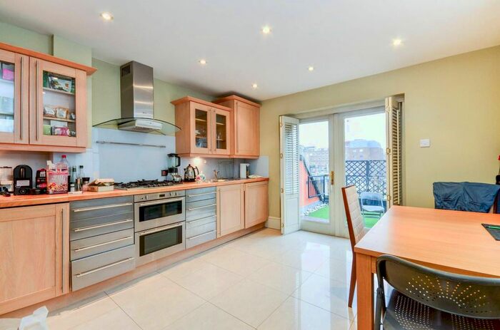 2 Bedroom Flat To Rent In Queens Gate Place, South Kensington, London, SW7