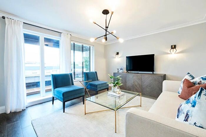 2 Bedroom Flat To Rent In Fulham Road, SW3