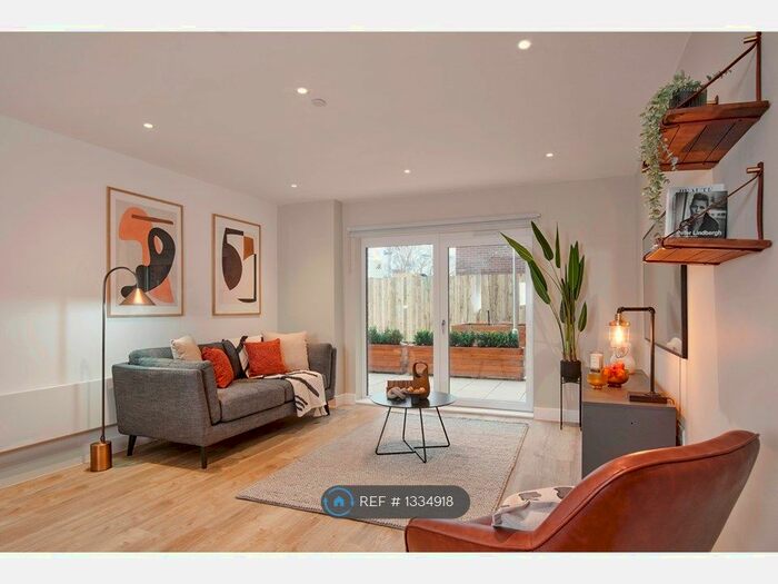 2 Bedroom Flat To Rent In Sweet Street, Leeds, LS11