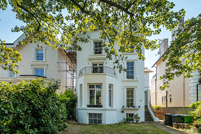 6 Bedroom Detached House For Sale In Oak Hill Road, Surbiton, KT6