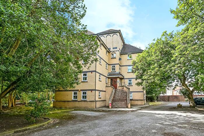 2 Bedroom Flat For Sale In Livingston Drive, Liverpool, L17