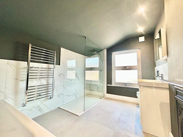 3 Bedroom House To Rent In Morley Avenue, Edmonton, N18