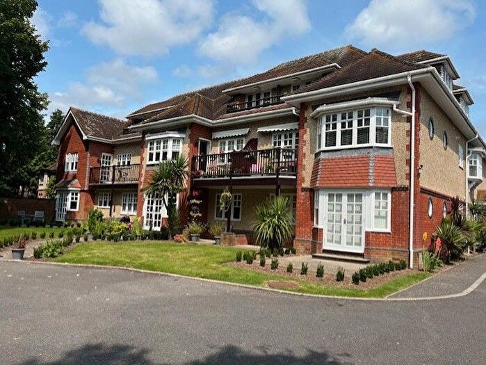 2 Bedroom Flat To Rent In Milton Road, Bournemouth, BH8