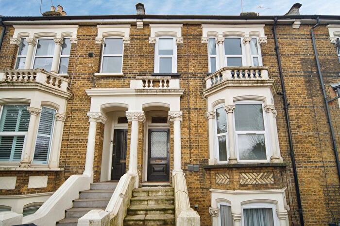 1 Bedroom Flat For Sale In Hollybush Hill, London, E11