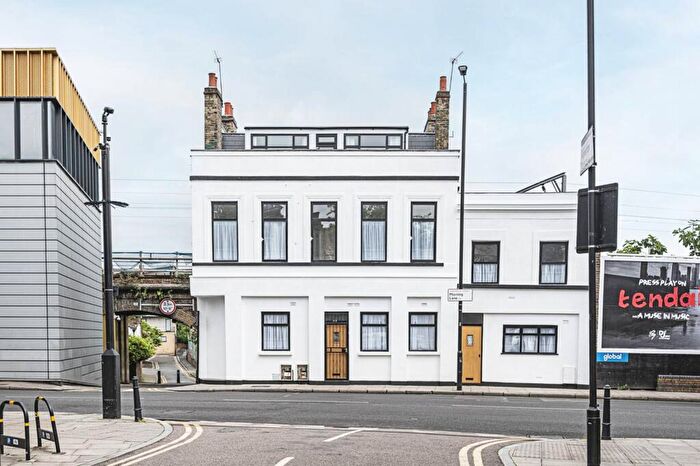 4 Bedroom Maisonette To Rent In Morning Lane, Hackney, London, E9