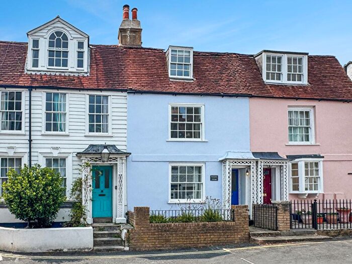 3 Bedroom Terraced House For Sale In Castle Road, Cowes, PO31