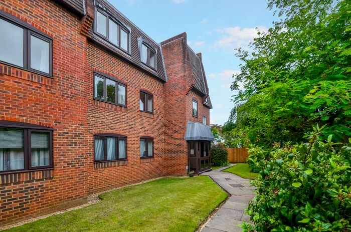 2 Bedroom Flat To Rent In Morley Road, Farnham, GU9