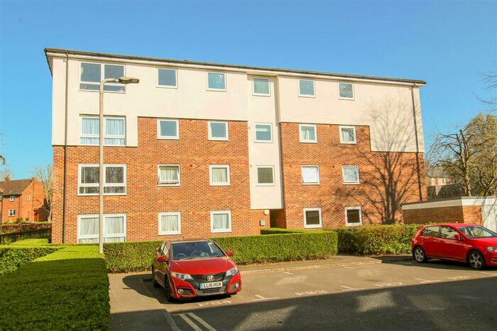 2 Bedroom Flat To Rent In Keith Park Road, Uxbridge, Middlesex, UB10