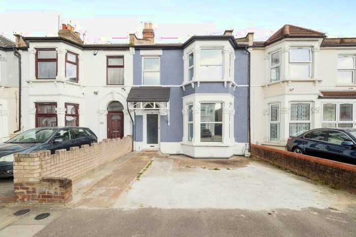 4 Bedroom Terraced House To Rent In St. Albans, IG3