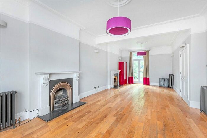 4 Bedroom Semi-Detached House To Rent In Greyhound Lane, London, SW16