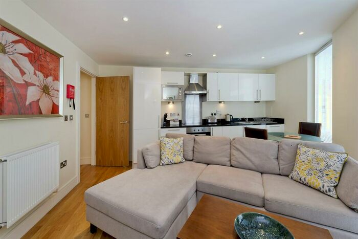1 Bedroom Apartment To Rent In Trinity Tower, Quadrant Walk, E14