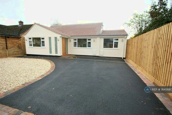 3 Bedroom Bungalow To Rent In Arden Road, Kenilworth, CV8