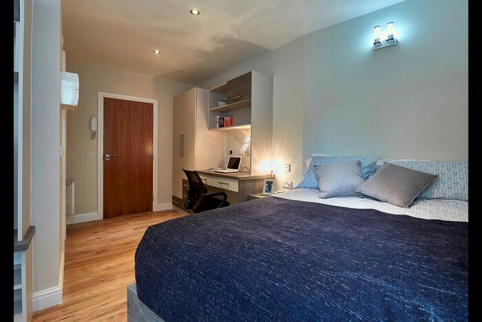 1 Bedroom Studio To Rent In Moat Farm Road, Northolt UB5