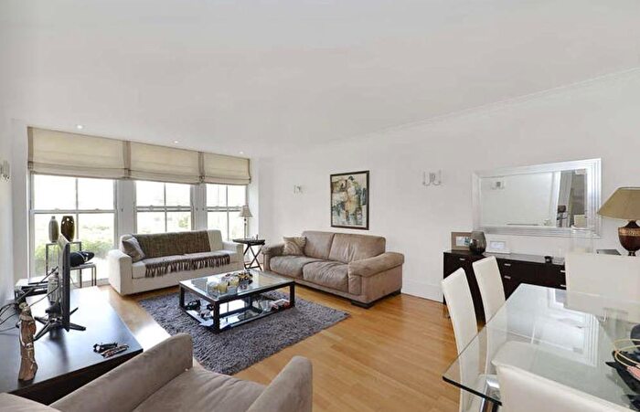 3 Bedroom Apartment To Rent In Marlborough Hill, St Johns Wood, London, NW8