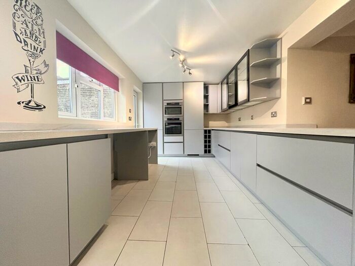 4 Bedroom House To Rent In Miskin Road, Dartford, DA1