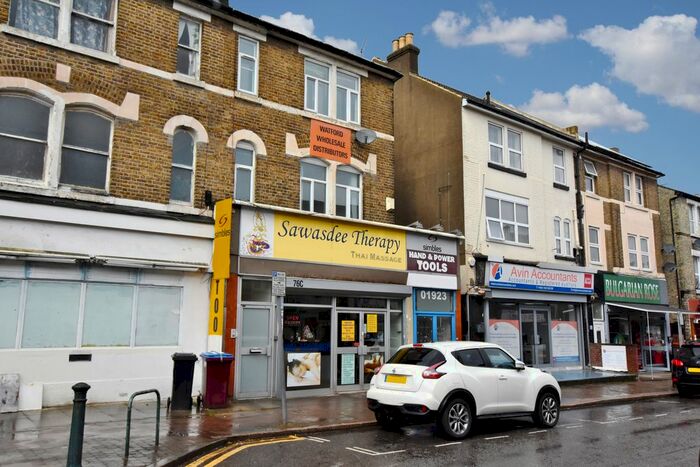 2 Bedroom Flat To Rent In Queens Road, Watford, WD17