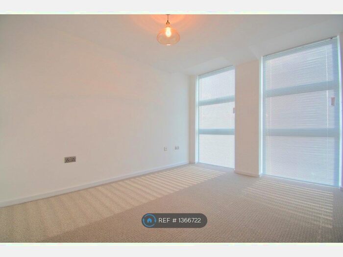 1 Bedroom Flat To Rent In Elmwood Avenue, Feltham, TW13