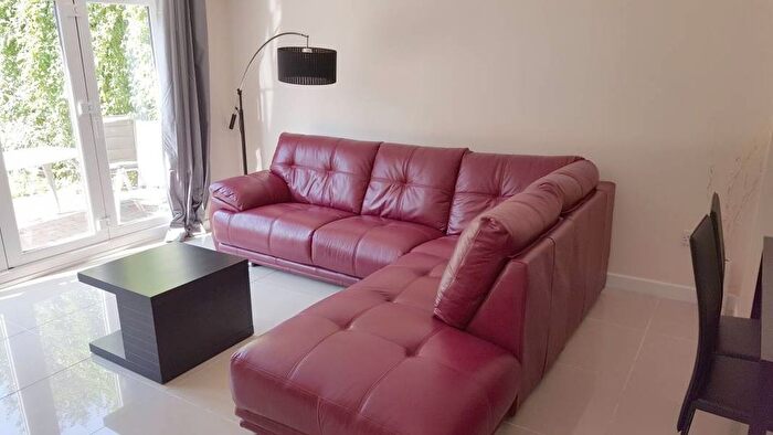 2 Bedroom Flat To Rent In Kilmaurs Road, Edinburgh, EH16