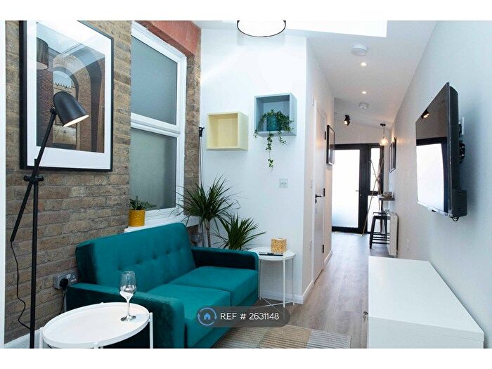 Studio To Rent In Gloster Road, New Malden, KT3