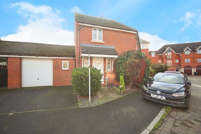 3 Bedroom Semi Detached House For Sale In Lingfield Crescent, Stratford-Upon-Avon, CV37
