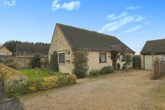 3 Bedroom Bungalow For Sale In Willow Road, Willersey, Broadway WR12