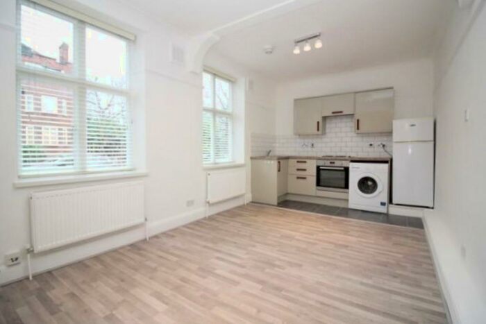 1 Bedroom Apartment To Rent In Haslemere Road, Crouch End, London, N8