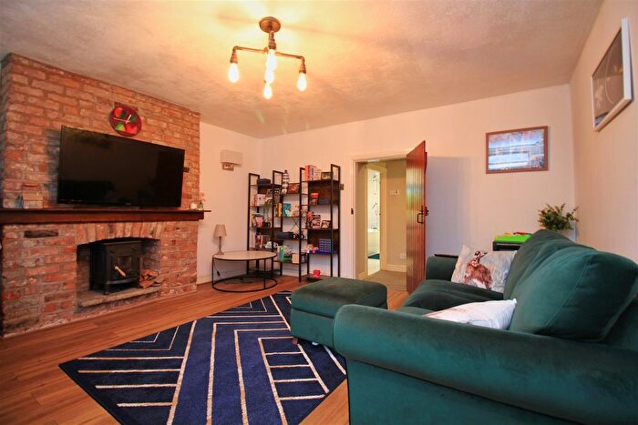 2 Bedroom Terraced House For Sale In Stockport Road, Hyde, SK14