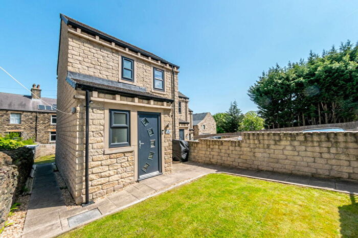 2 Bedroom Terraced House For Sale In Field Fold, Skelmanthorpe, HD8