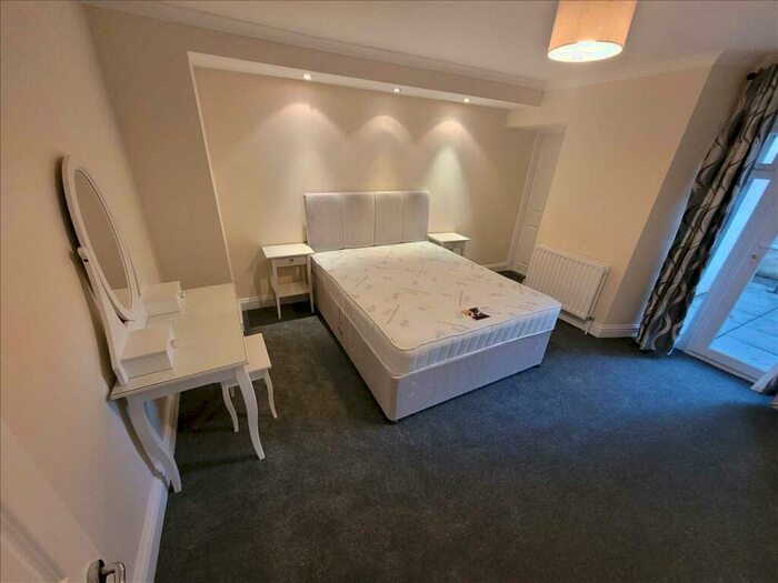 2 Bedroom Apartment To Rent In Garden Flat, Alma Road, BS8