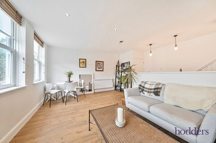 2 Bedroom Flat To Rent In Windsor Street, Chertsey, Surrey, KT16